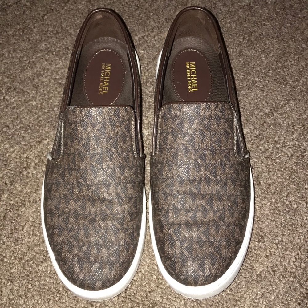 Michael Kors size 8 slides